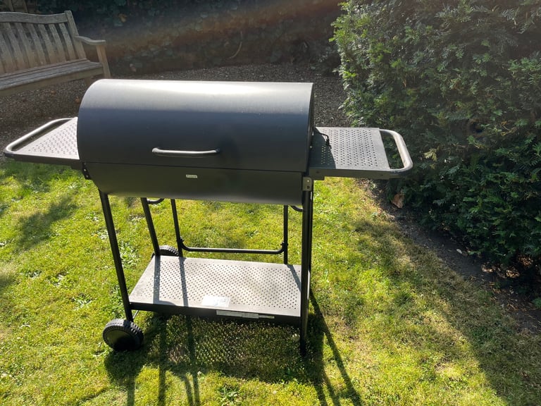 Charcoal Barbecue with expandable wings