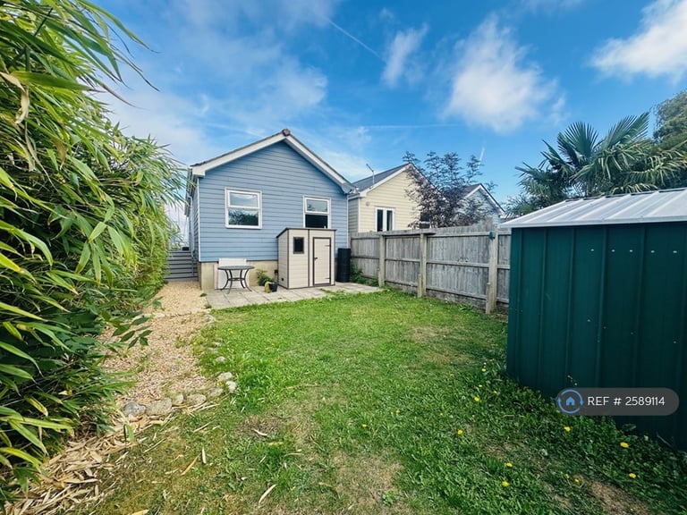 3 bedroom house in Marsh Road, Cowes, PO31 (3 bed) (#2589114)