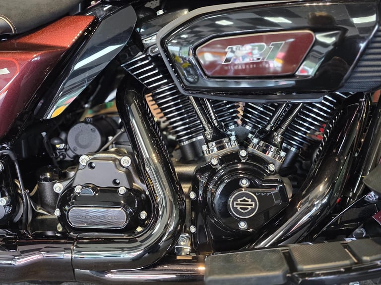 2025 HARLEY-DAVIDSON STREET GLIDE CVO FLHXSE 1982cc 121 650 MILE'S BAGGER