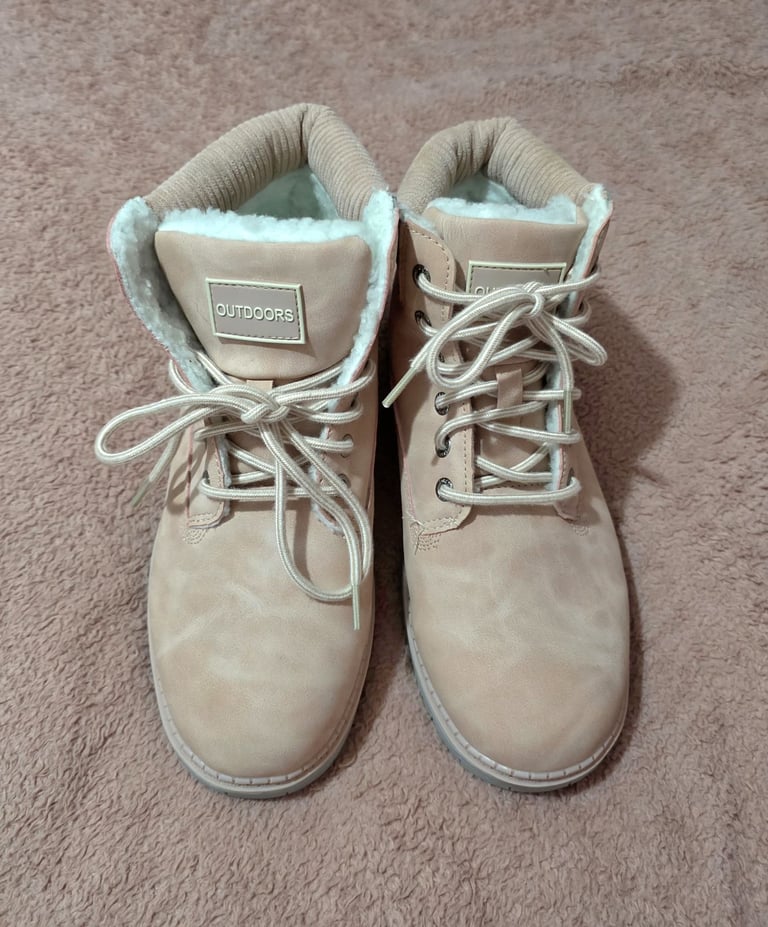 image for Brand New Ladies Outdoor Fur Lined Boots