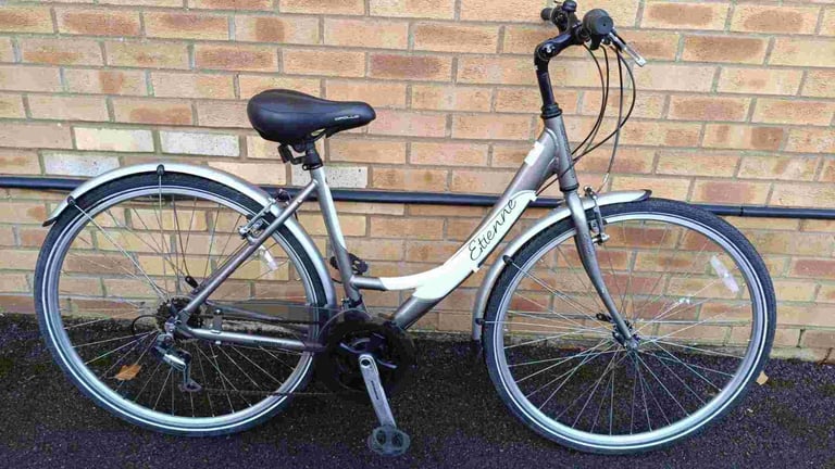 image for Lightweight Aluminium Apollo Etienne Hybrid bike in good condition with comfortable saddle