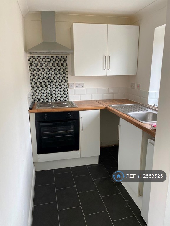 1 bedroom flat in Off Outram Street, Darlington, DL3 (1 bed) (#2663525)