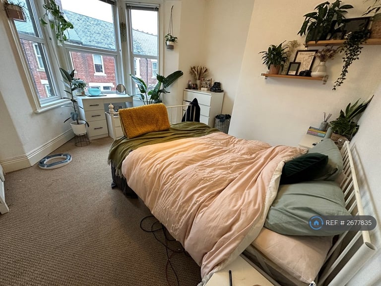 2 bedroom flat in Heaton, Newcastle Upon Tyne, NE6 (2 bed) (#2677835)