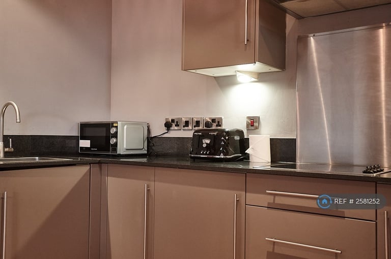 2 bedroom flat in Malta Street, Manchester, M4 (2 bed) (#2581252)