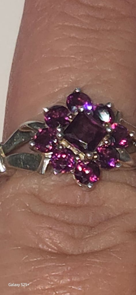 Beautiful sterling silver 925 Rohdoltite Garnet cluster ring size N