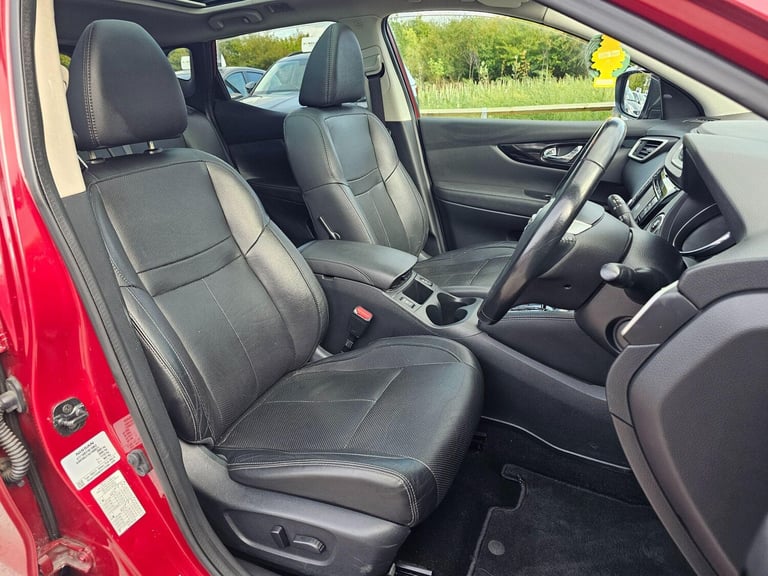 2015 Nissan Qashqai 1.6 dCi Tekna XTRON 2WD Euro 6 (s/s) 5dr HATCHBACK Diesel Automatic