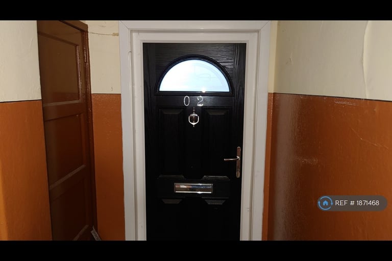 2 bedroom flat in Parkneuk Road, Glasgow, G43 (2 bed) (#1871468)