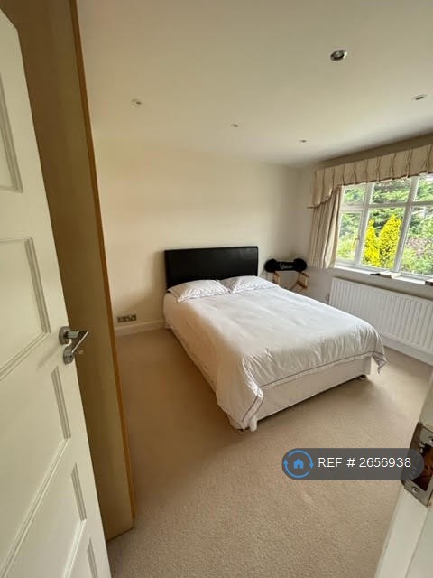 1 bedroom in Garth Road, Morden, SM4 (#2656938)