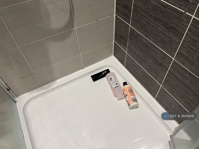 1 bedroom flat in Advent Way, Manchester, M4 (1 bed) (#2641909)