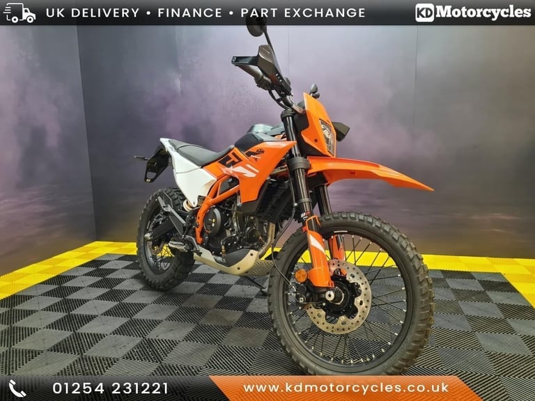 KTM 2025 390 SMC R