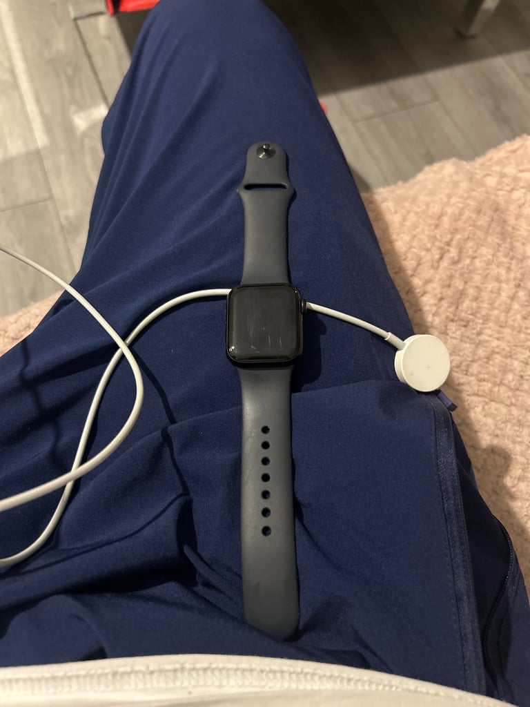 Apple Watch SE ( spares or repairs ) 