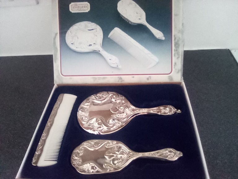 Silver plated dressing table set