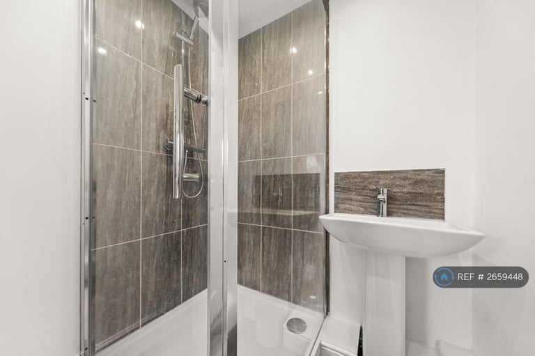 2 bedroom flat in Montpellier Terrace, Scarborough, YO11 (2 bed) (#2659448)