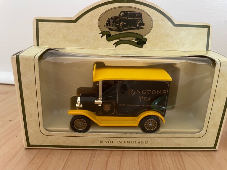 Bundle of die-cast models 
