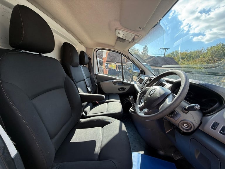 2019 Renault Trafic 1.6 dCi 27 Business+ SWB Standard Roof Euro 6 5dr Diesel