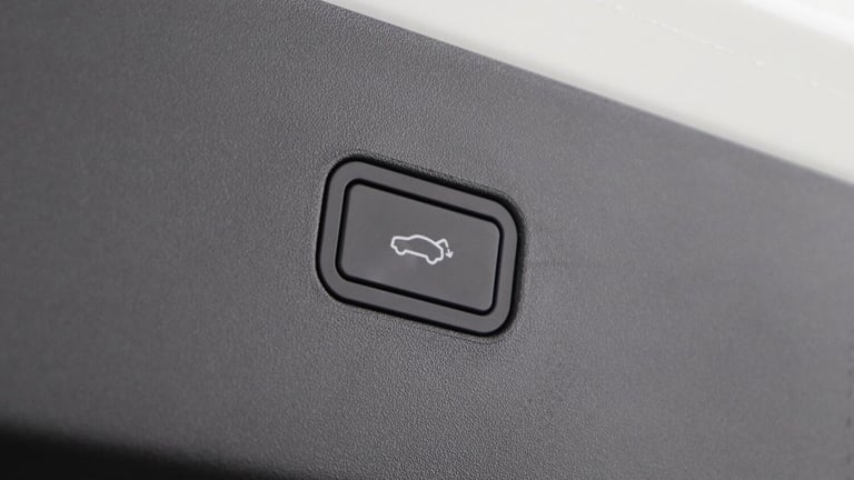 2025 Volvo EX30 Twin Performance Plus (Harman Kardon Sound, Apple CarPlay, BLIS) ESTATE Electric ...