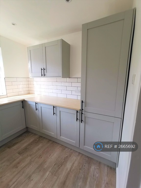 2 bedroom flat in Haig Court, Chelmsford, CM2 (2 bed) (#2665692)