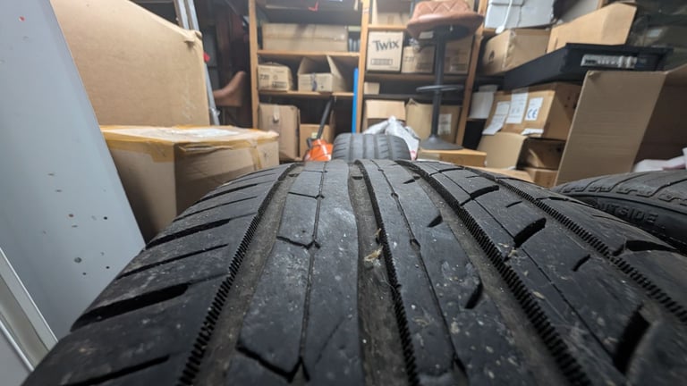 BMW 320 5 rims 4 tyres 2012 