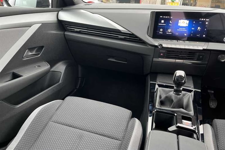 2025 Vauxhall Astra 1.2 Turbo 130 Griffin 5dr HATCHBACK PETROL Manual