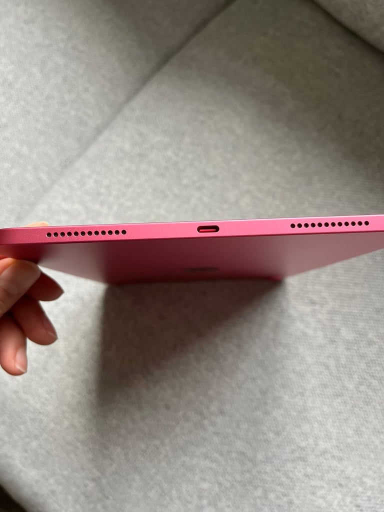 New condition Ipad 2025 A16 11th gen Pink. Apple Warranty until August 2026 Battery health 100%