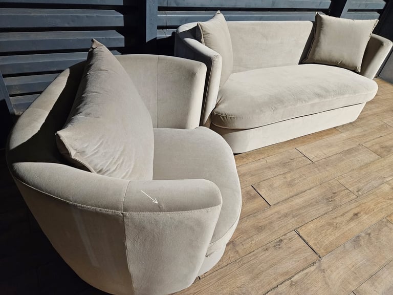 Unused Velvet 3 Seater Sofa & Cuddle Chair.