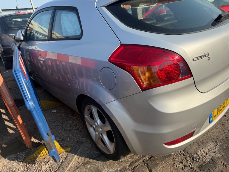 Breaking Kia credit 3dr diesel 2010for parts 