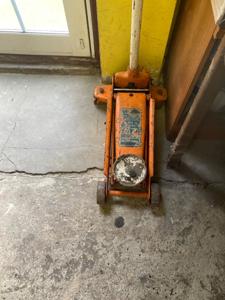 Two piece axle stand floor jack