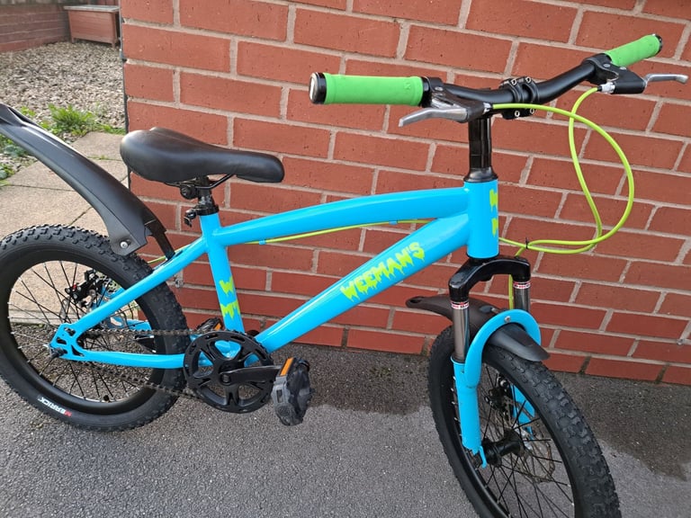 Boys Mountain bike brilliant condition ideal for birthday present or even put away for Christmas 