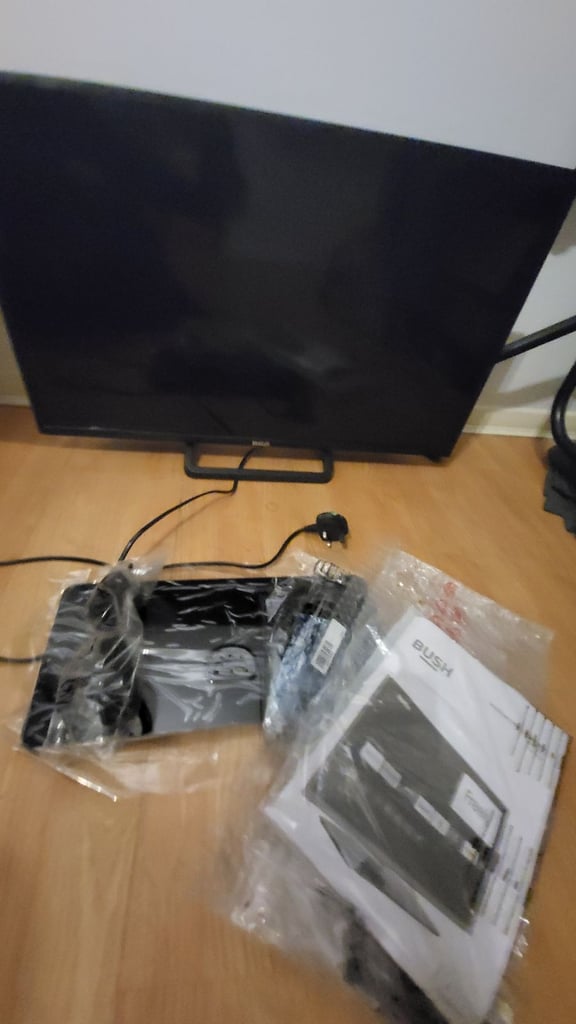 image for BUSH SMART TV 32 INCH built in youtube, freeview 