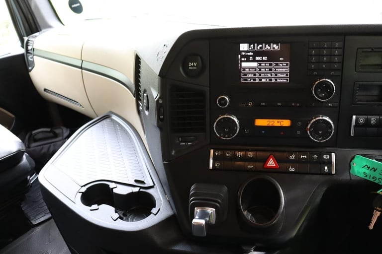 MERCEDES ACTROS 2548 STREAMSPACE 6X2 REARLIFT TRACTOR (2015)