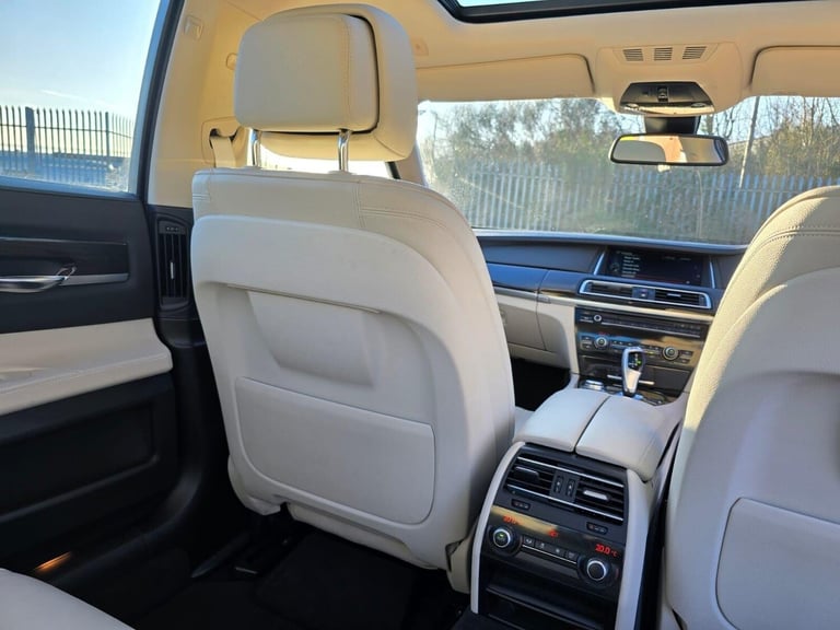 2013 BMW 7 Series 4.4 750Li V8 SE Auto Euro 5 (s/s) 4dr Saloon Petrol Automatic