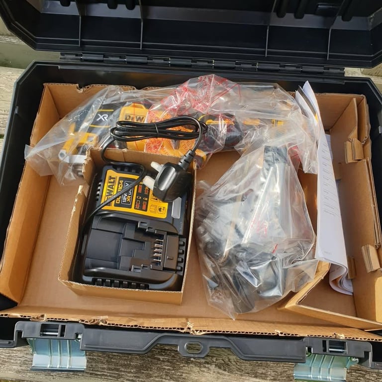 New DEWALT DCK328P2T 18V 2 x 5Ah Li-Ion XR Brushless Cordless 3 Set Kit Multitool impact Driver