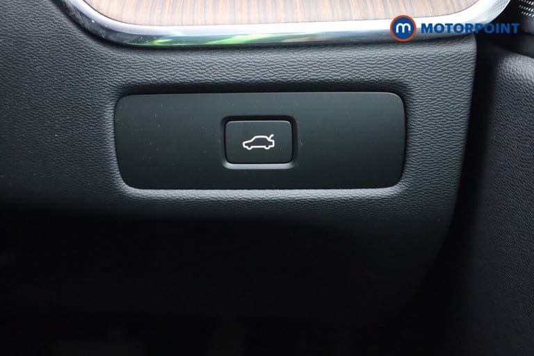 2023 Volvo XC60 2.0 B5P Ultimate Dark 5dr AWD Geartronic SUV Petrol Automatic