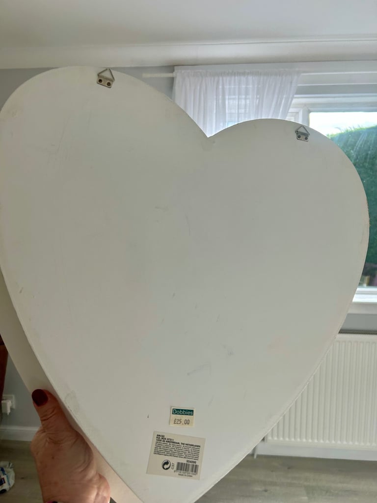 Shelf Display Unit - Heart shape 