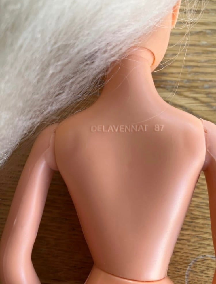 Free with any purchase over £10 -      12 DOLLS 