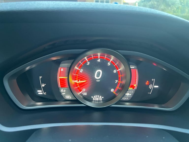 2018 Volvo V40 2.0 T2 R-Design Euro 6 (s/s) 5dr HATCHBACK Petrol Manual
