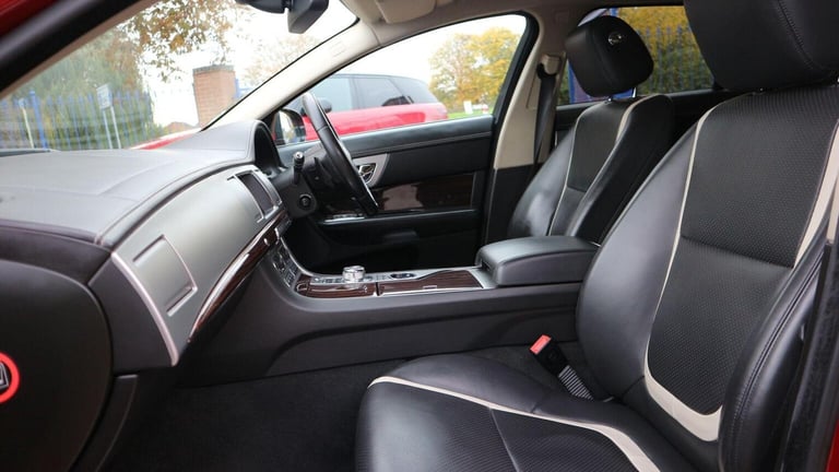 JAGUAR XF 2.2d Portfolio Sportbrake Auto Euro 5 (s/s) 5dr 2015