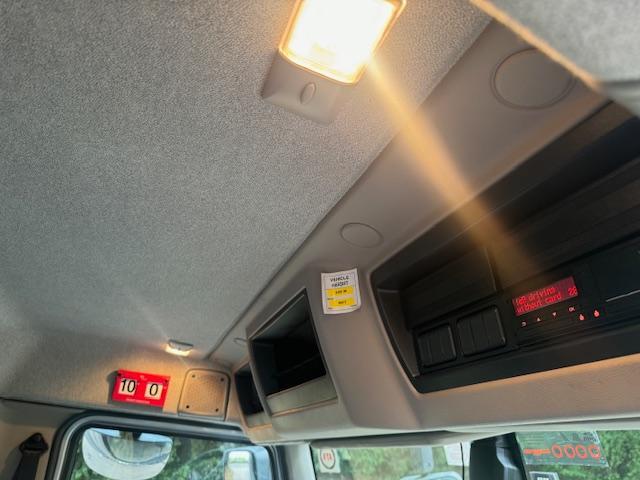 2019 19 DAF LF 180 Euro 6 20ft box DEL column tail-lift Auto