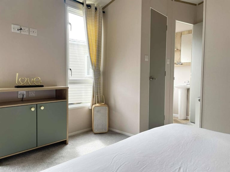 STATIC CARAVAN FOR SALE AT BROADLAND SANDS HOLIDAY PARK - 11.5 MONTH OWNER SEASON