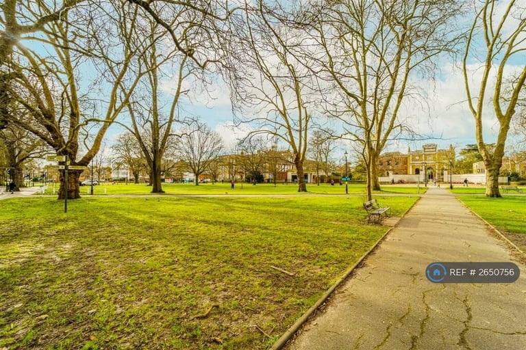 2 bedroom flat in The Green, London, W5 (2 bed) (#2650756)