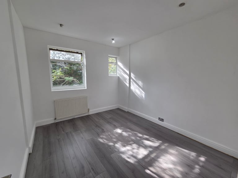 Modern 2-Bedroom Split-Level Flat – Streatham Hill