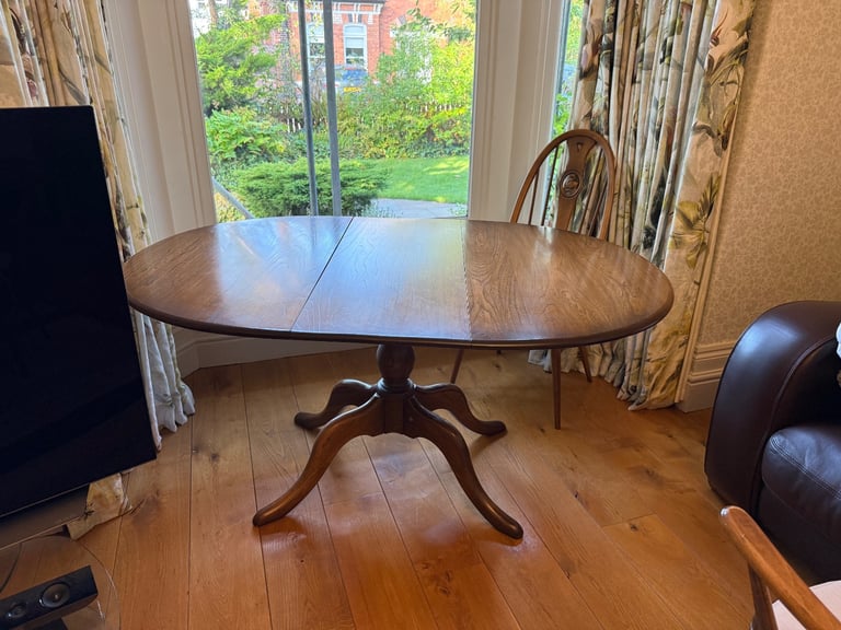 Ercol Extending Dining Table & 4 Chairs