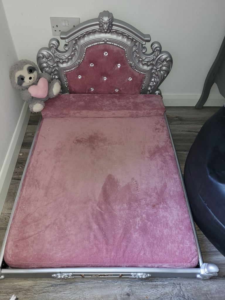 Pet princess bed gone pending collection