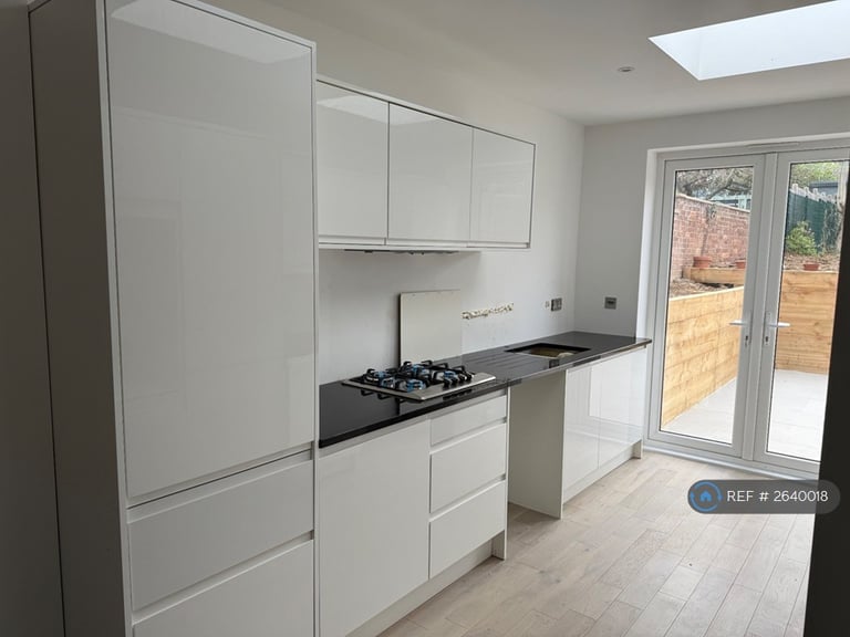 5 bedroom house in Halliwick Road, London, N10 (5 bed) (#2640018)