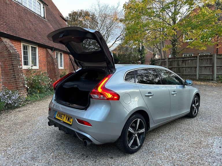 2017 Volvo V40 2.0 T2 R-Design Euro 6 (s/s) 5dr HATCHBACK Petrol Manual