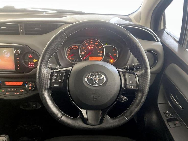 2017 Toyota Yaris 1.33 VVT-i Design 5dr HATCHBACK PETROL Manual