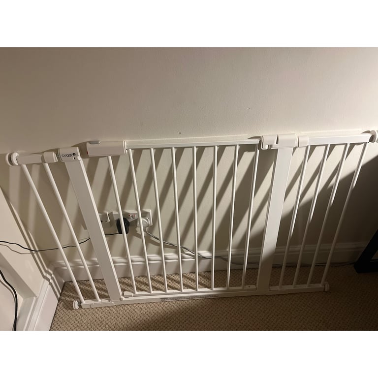 Cuggl extra wide stair sales gate