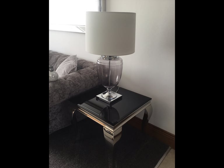 image for Beautiful side table and lamp