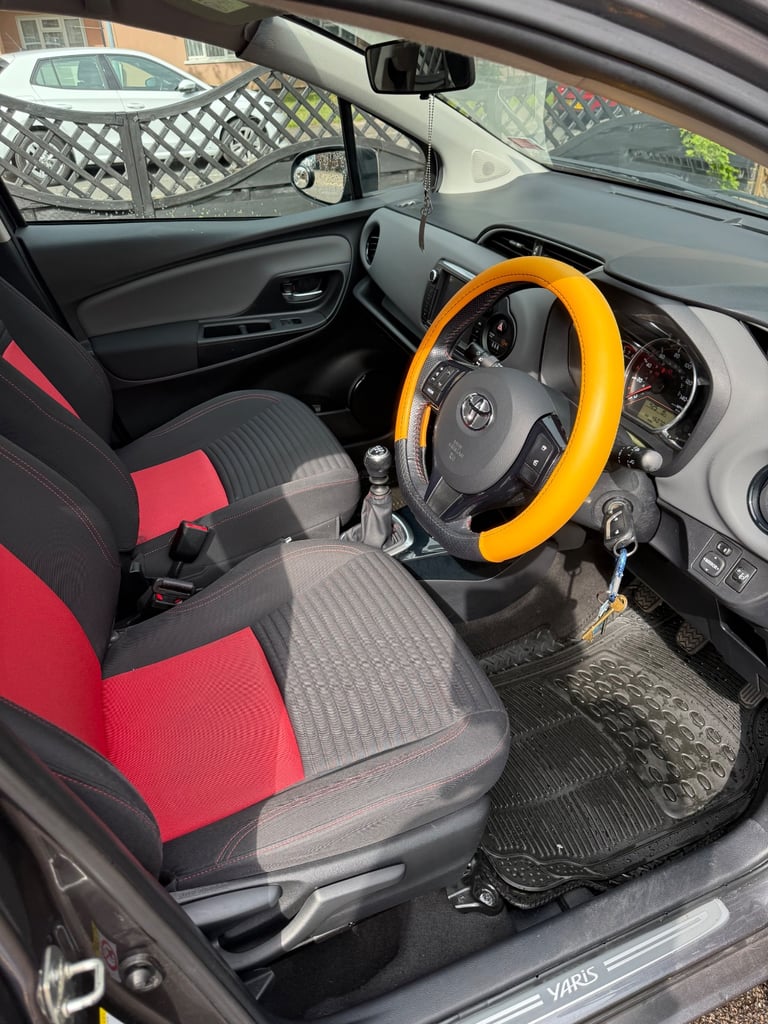 Toyota, YARIS, Hatchback, 2015, Manual, 1329 (cc), 5 doors