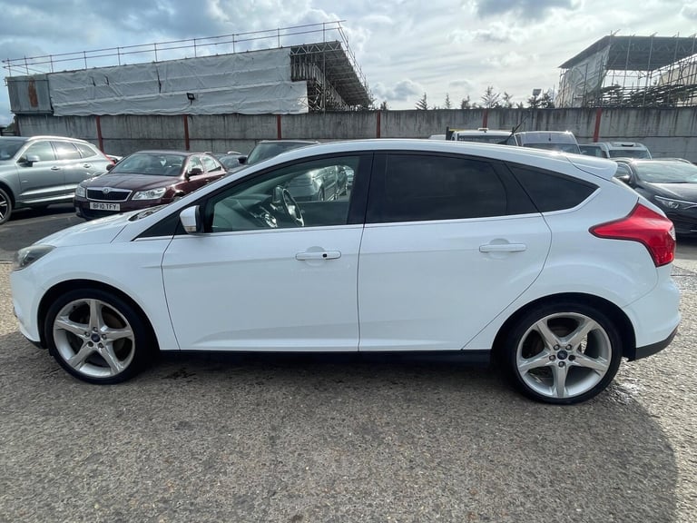 2011 Ford Focus 1.6 Titanium Euro 5 5dr HATCHBACK Petrol Manual